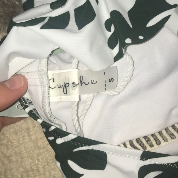 Cupshe swimsuit. Worn once. Size small - Picture 4 of 4